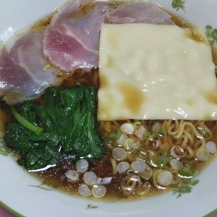 チーズとハムの醤油ラーメン☆